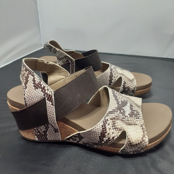 Corkys | Shoes | Corkys Brown Reptile Snakeskin Wedges Size 8 | Poshmark